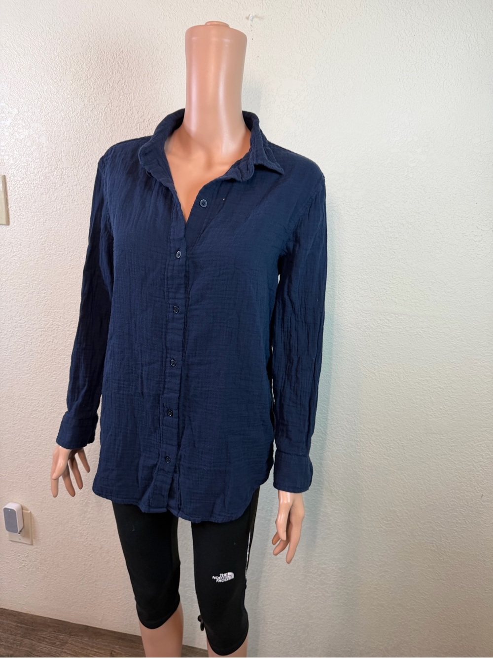 Aritzia Little Moon Women's Sail Shirt 100% Cotton Button-Up Gauze Navy Size Sm - Picture 4 of 15